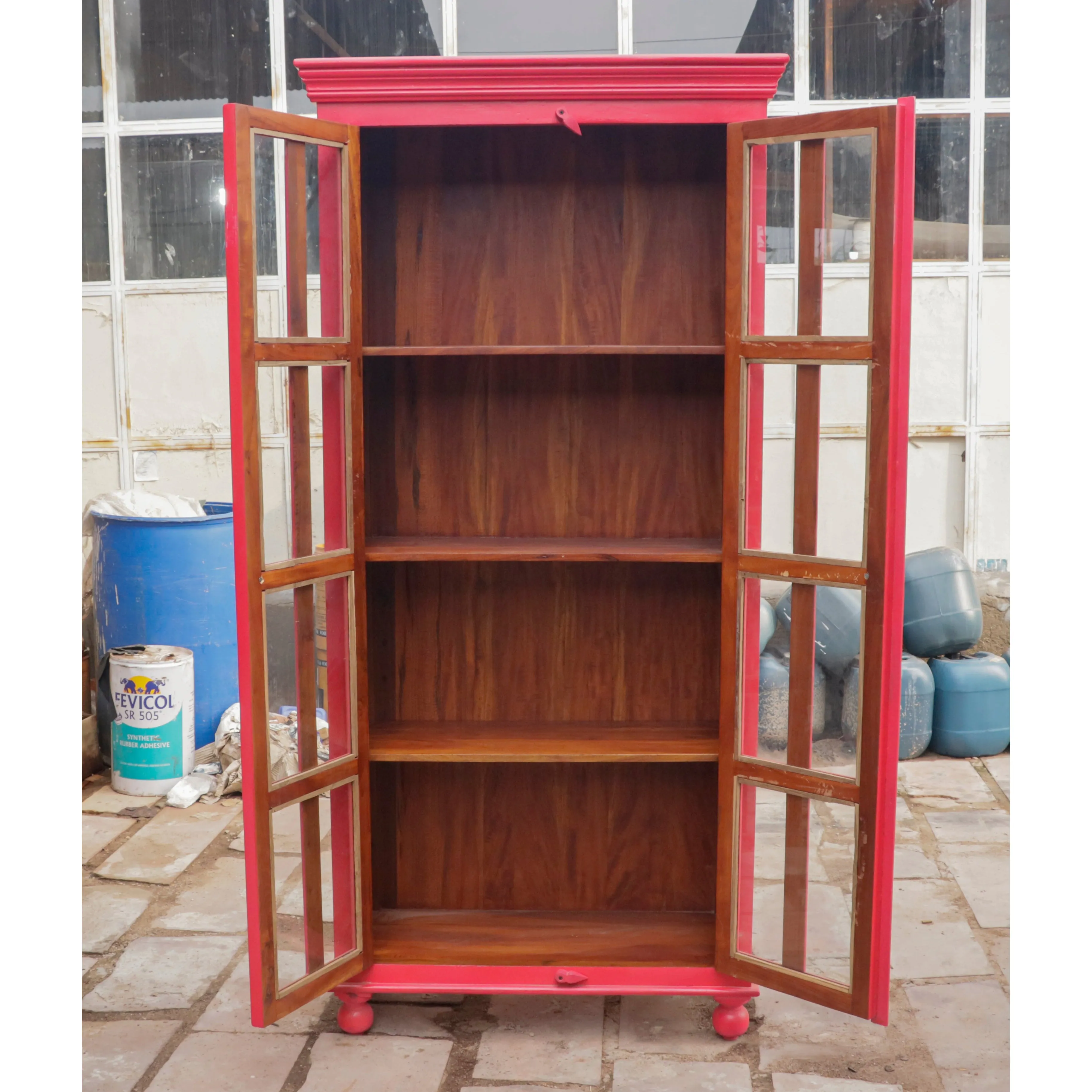 Red tone classical display case