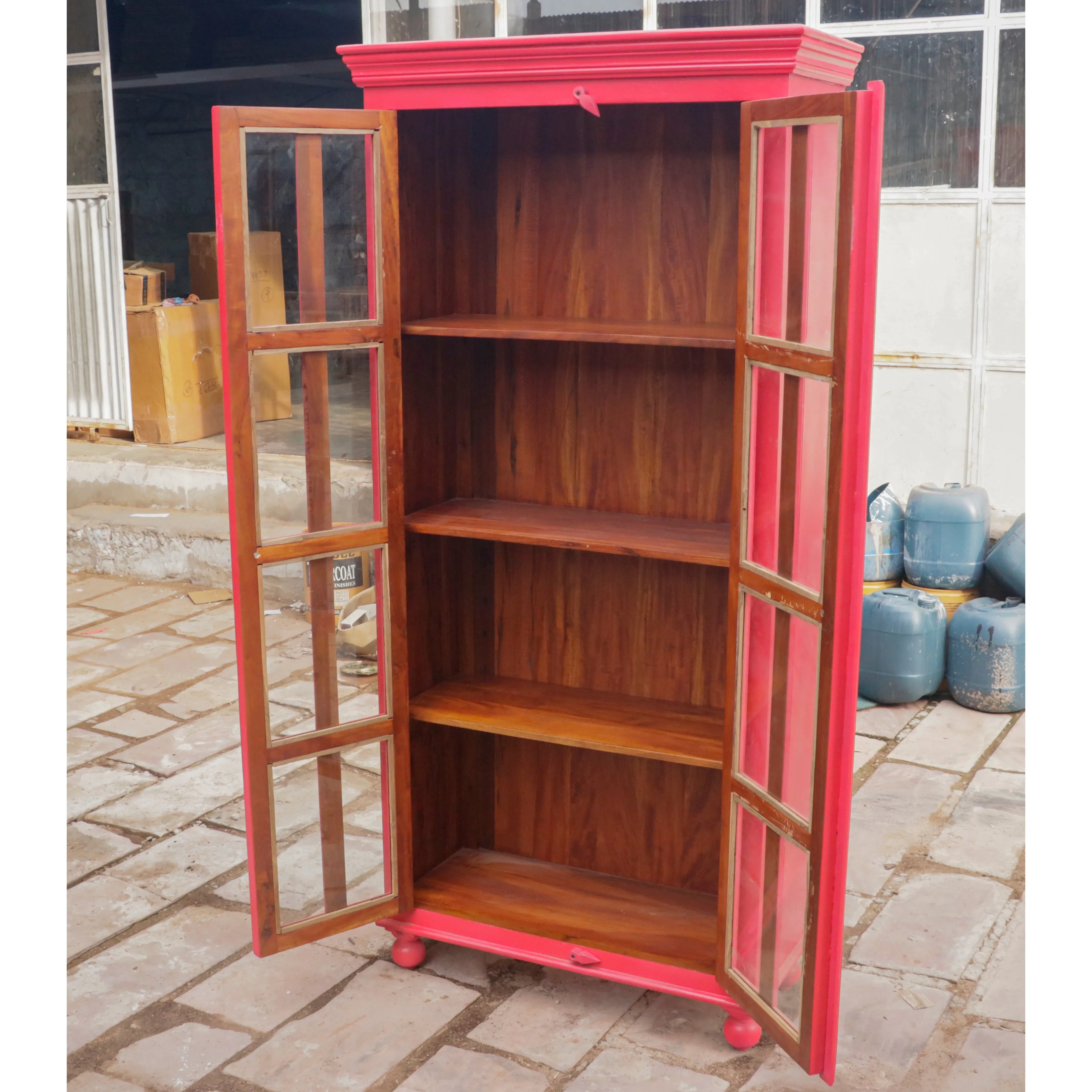 Red tone classical display case