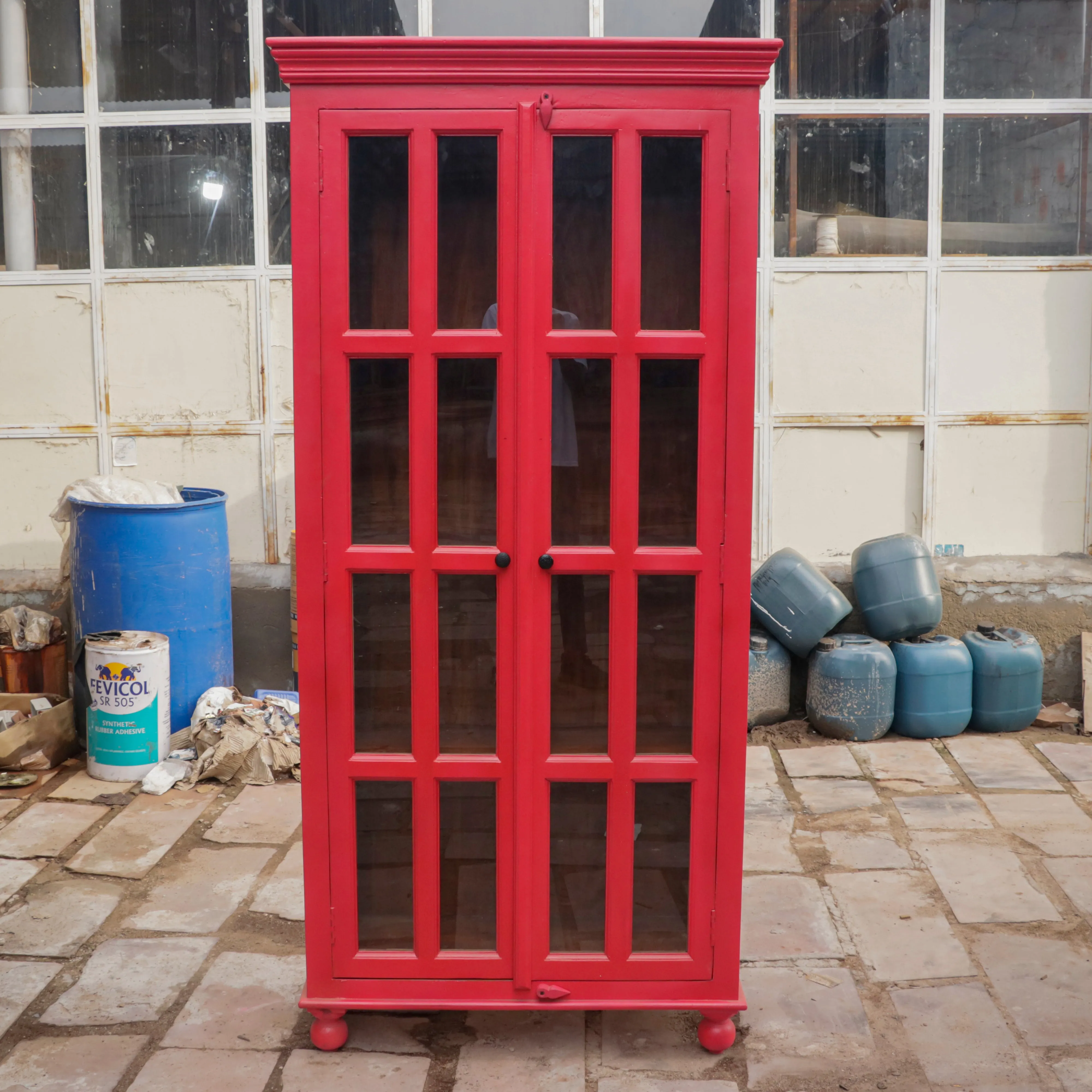 Red tone classical display case